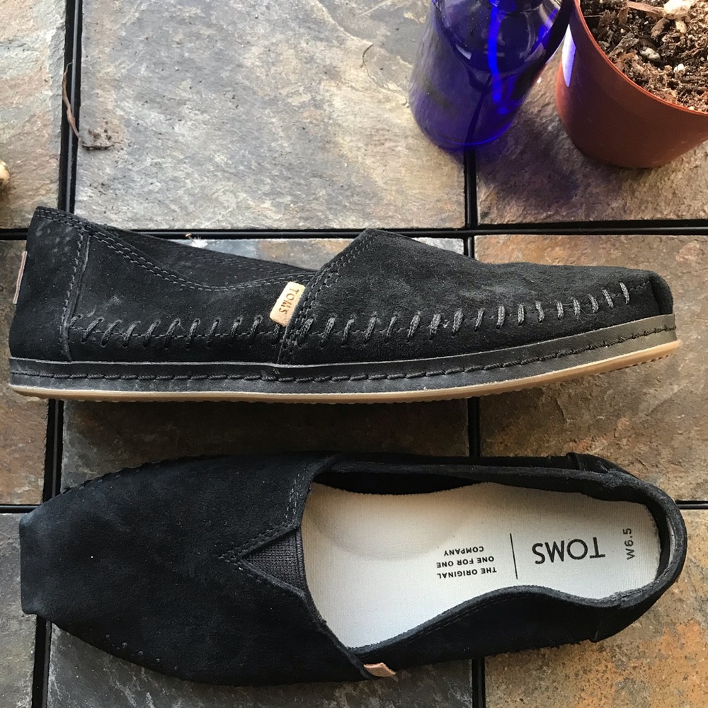 NEW TOMS Stitched Black Moccasins